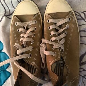 Casual Converse Low-Top Lace-Up Sneakers in Tan and Cream